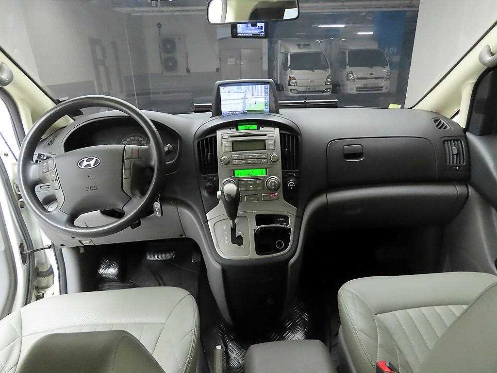 HYUNDAI Starex - Vista 9