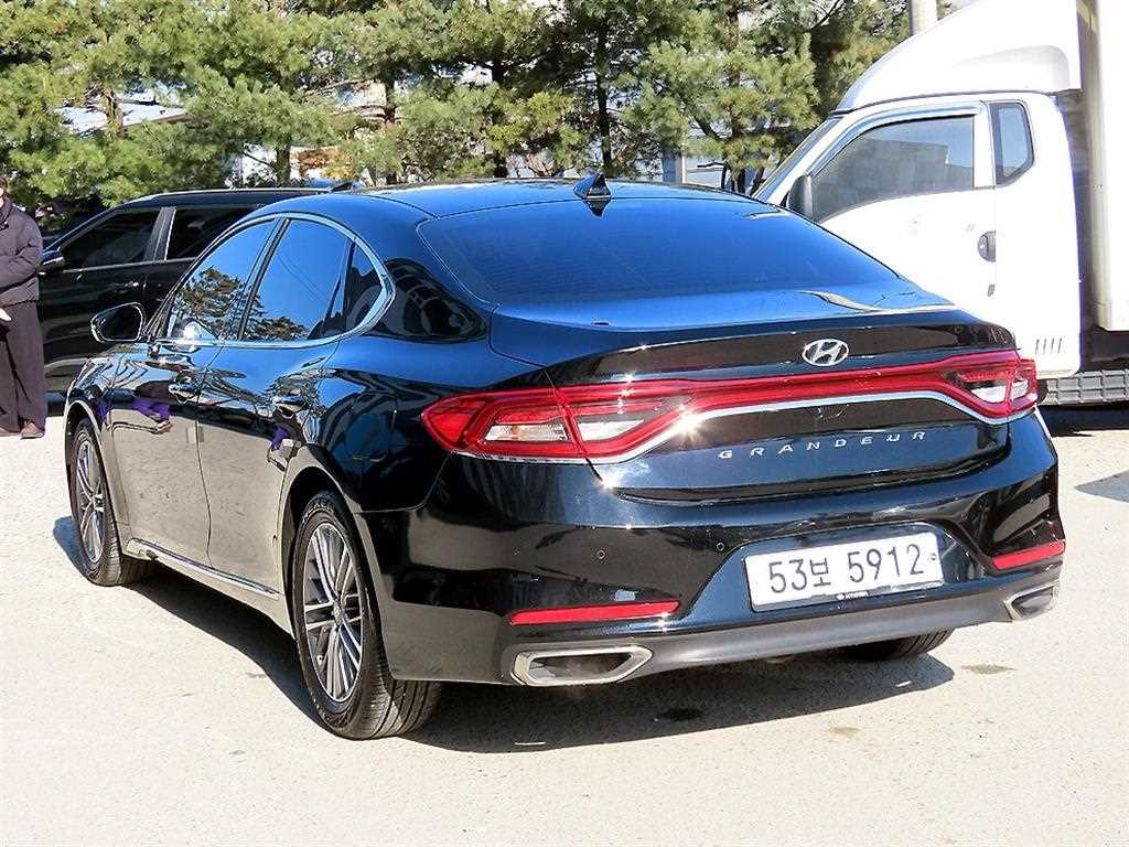 HYUNDAI Grandeur - Vista 3