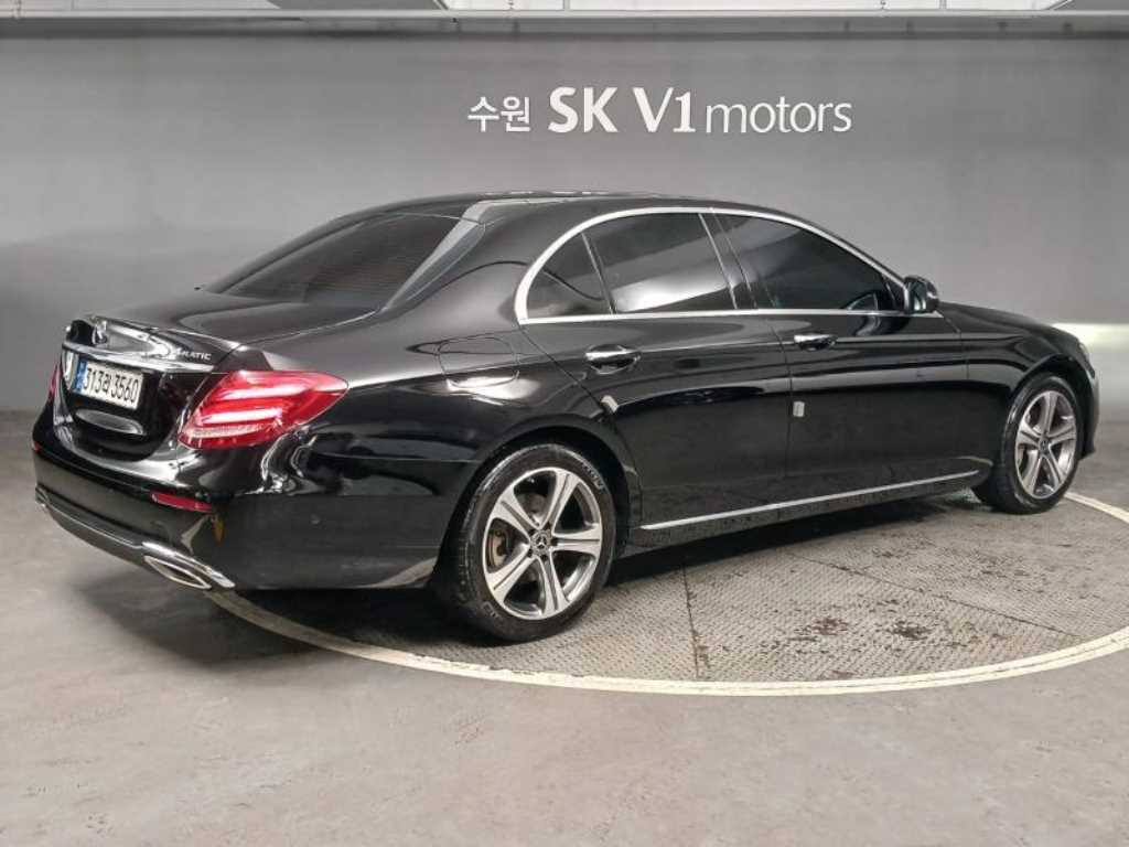 Mercedes Benz E class - Vista 4