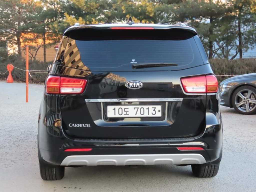 KIA Carnival - Vista 4