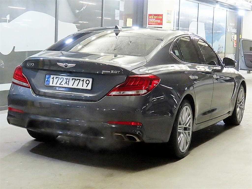 Genesis G70 - Vista 4