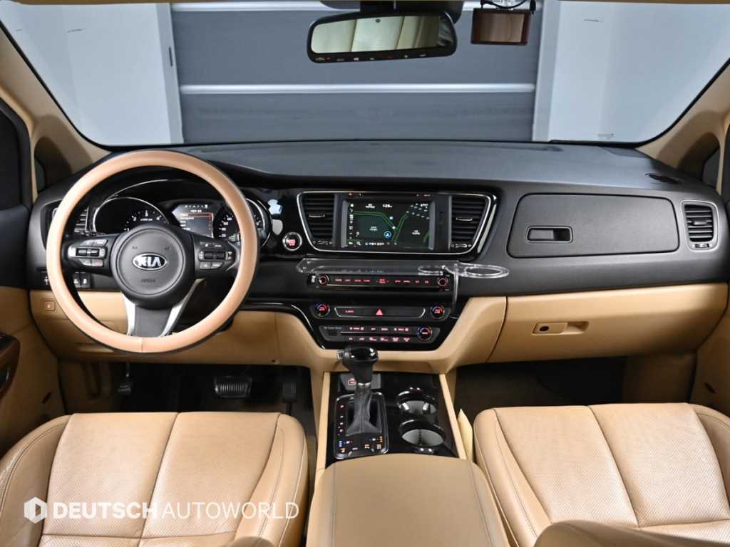 KIA Carnival - Vista 7