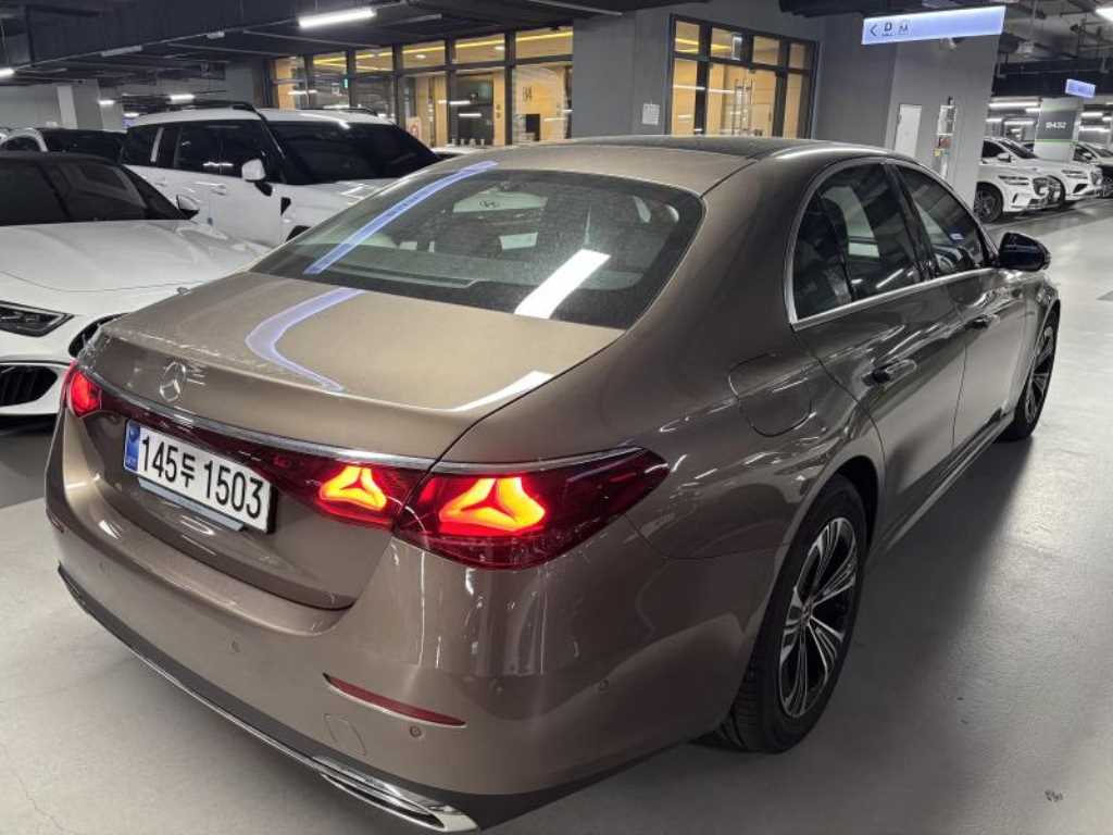 Mercedes Benz E class - Vista 5