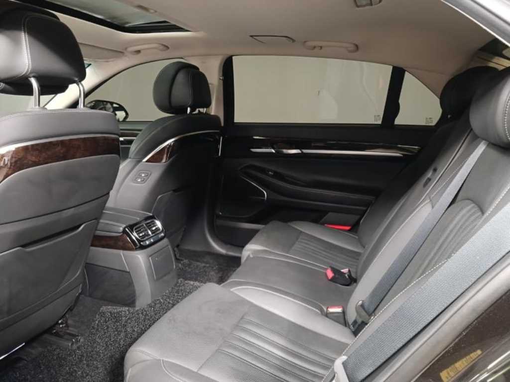 Genesis G90 - Vista 8