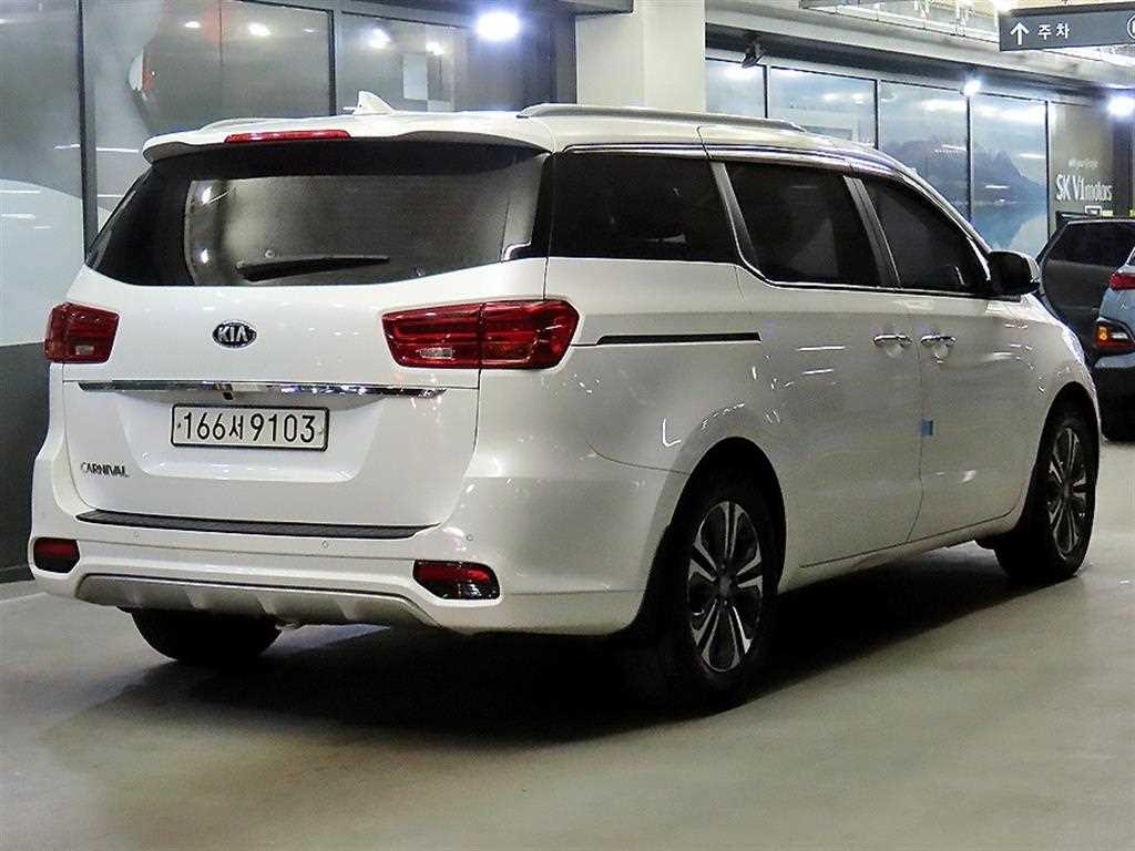 KIA Carnival - Vista 4