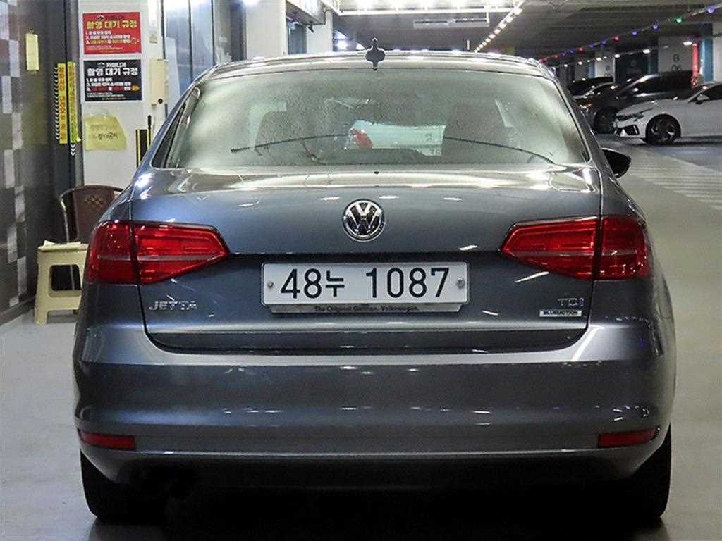 Volkswagen Jetta - Vista 12