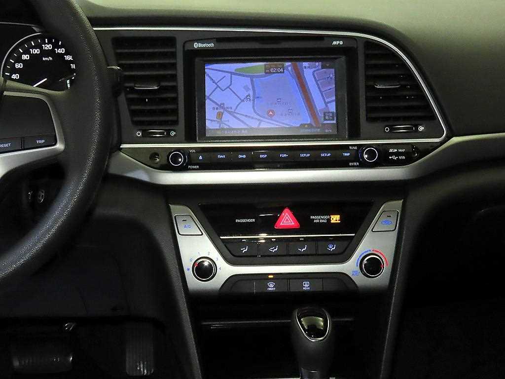 HYUNDAI Avante - Vista 11