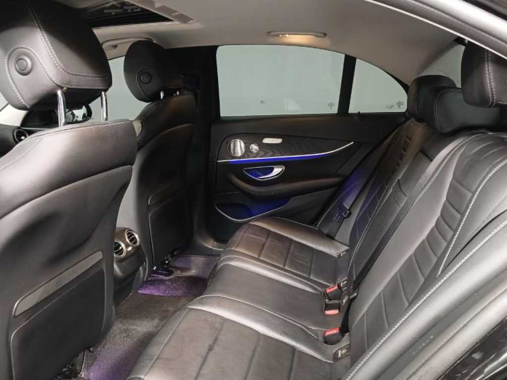 Mercedes Benz E class - Vista 8