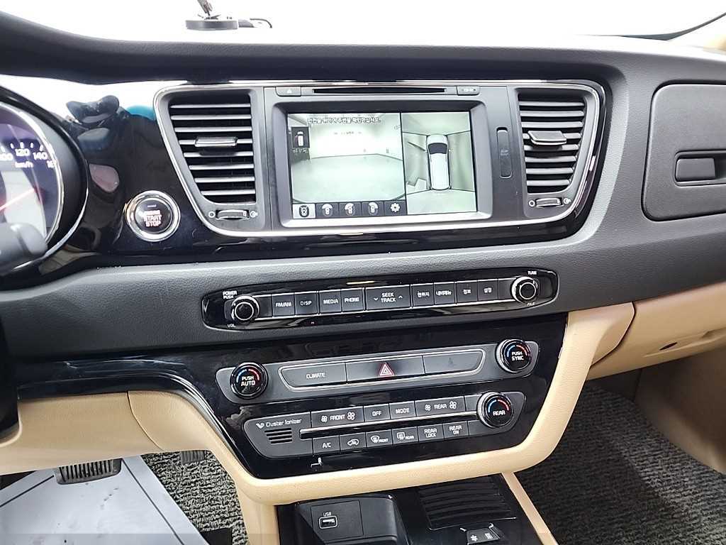 KIA Carnival - Vista 10