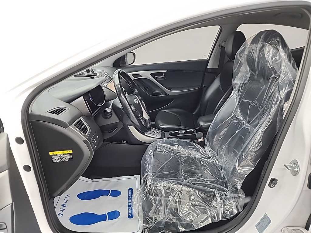 HYUNDAI Avante - Vista 11