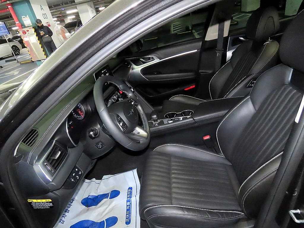 Genesis G70 - Vista 6