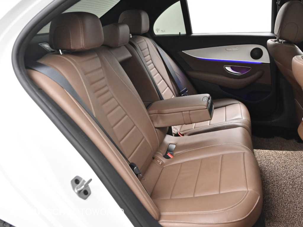 Mercedes Benz E class - Vista 12