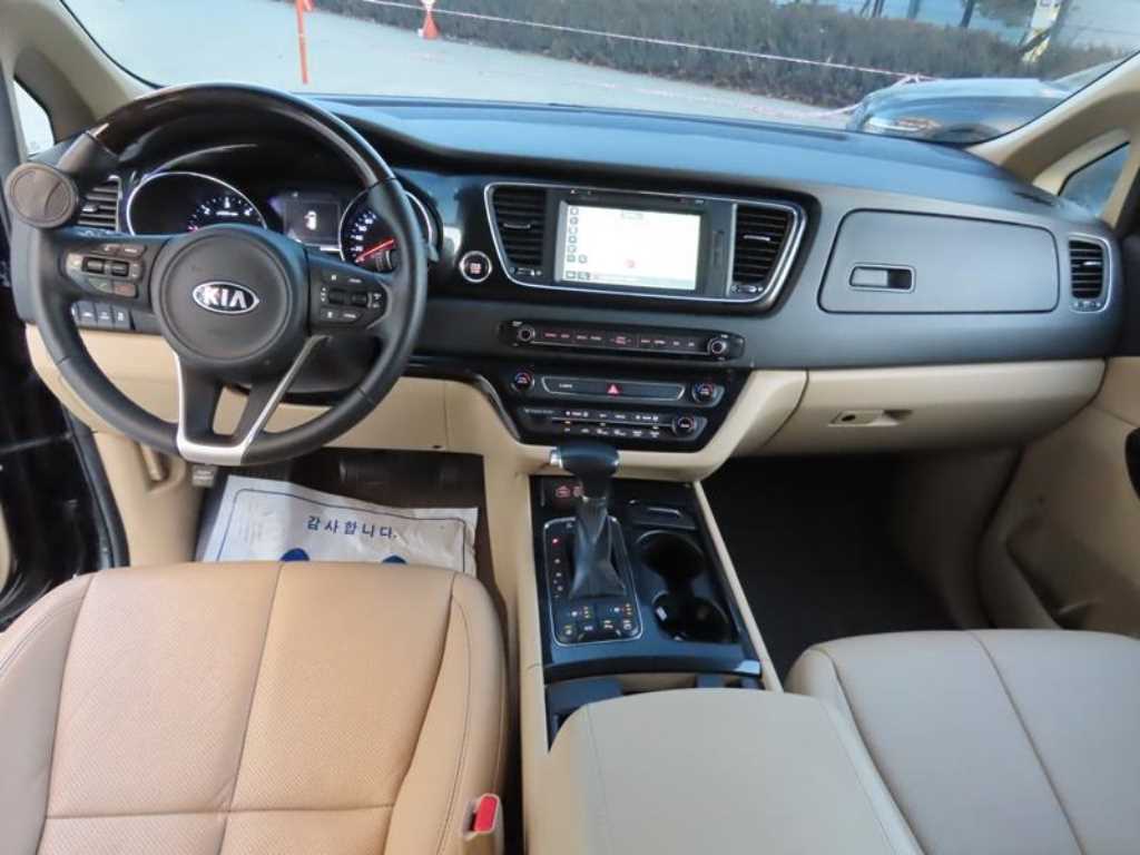 KIA Carnival - Vista 9