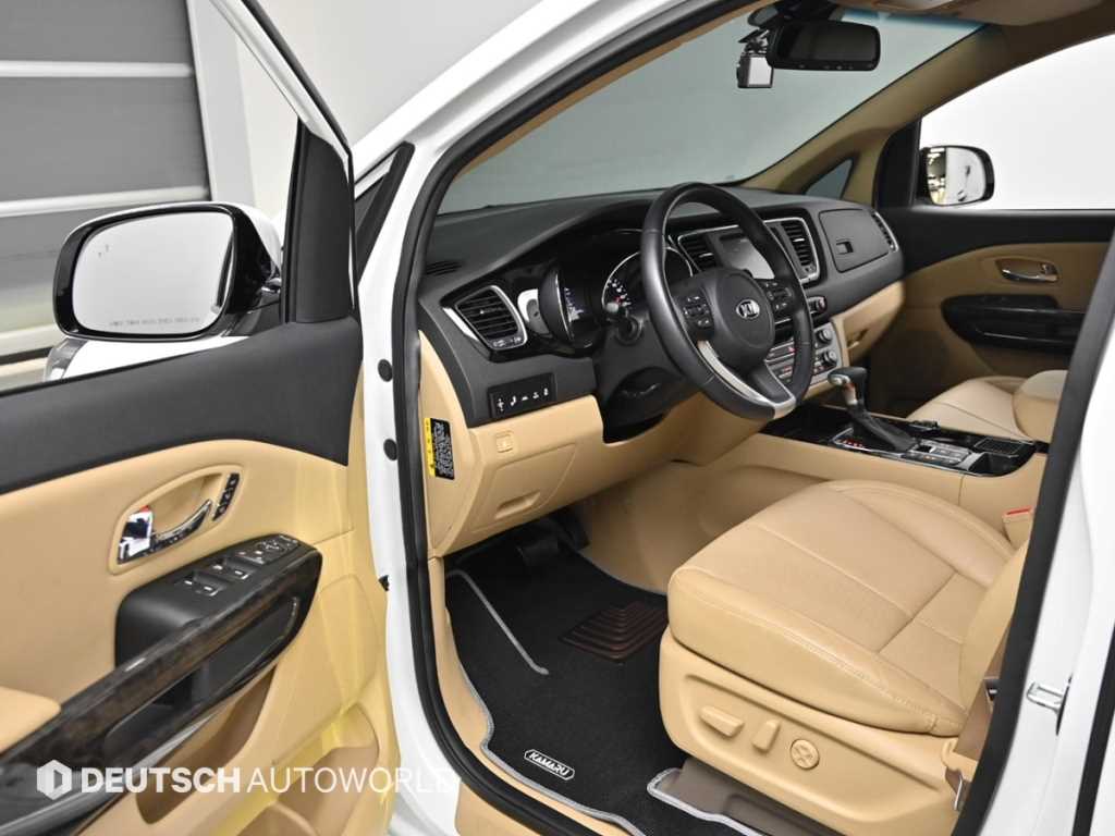 KIA Carnival - Vista 11