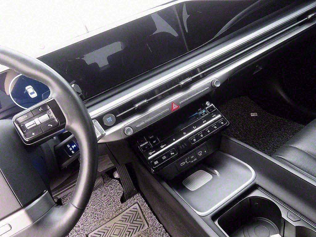 HYUNDAI Grandeur - Vista 11