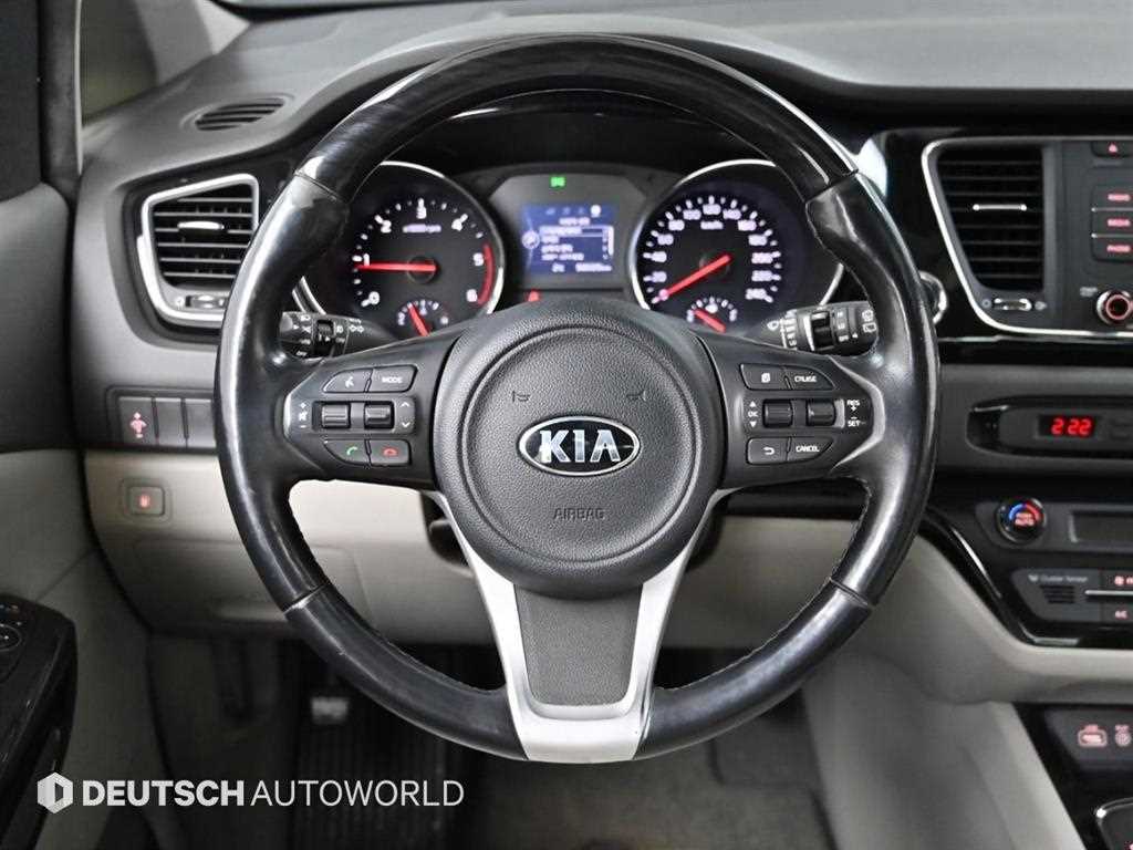 KIA Carnival 2016 Gris - Importación desde Corea - HF Imports Iquique - Foto 13