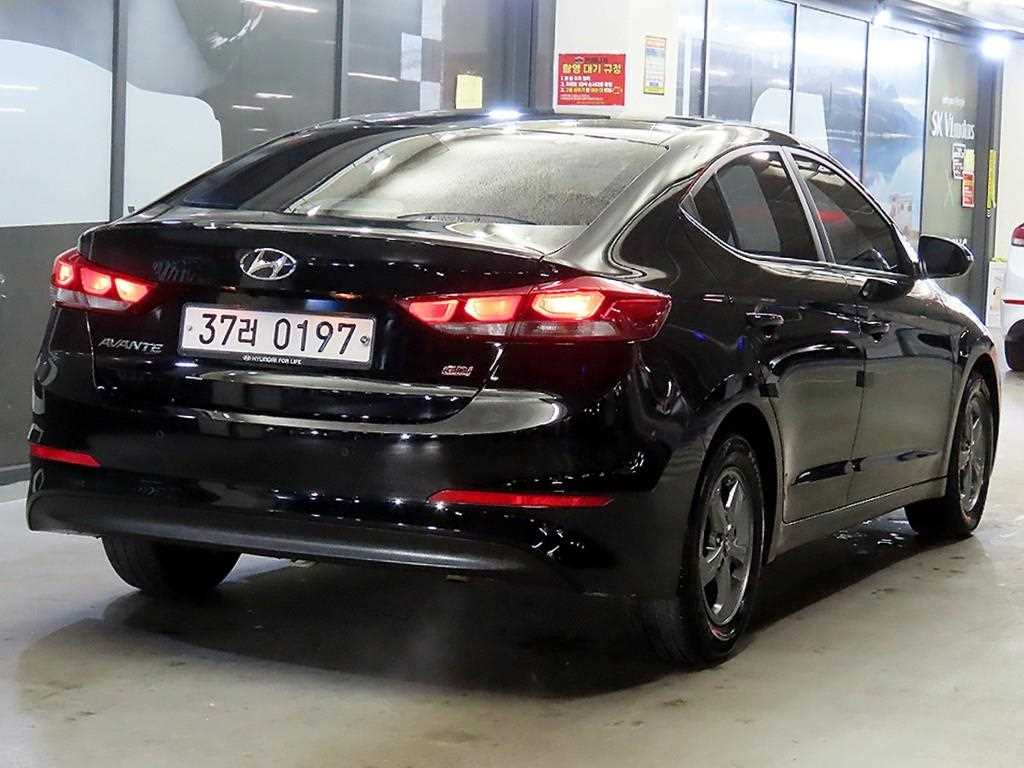 HYUNDAI Avante - Vista 4