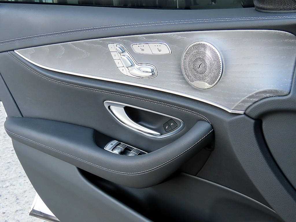 Mercedes Benz E class - Vista 12