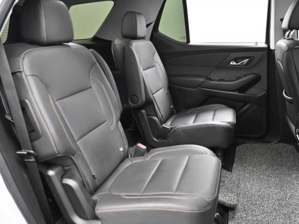 Chevrolet Travers - Vista 12