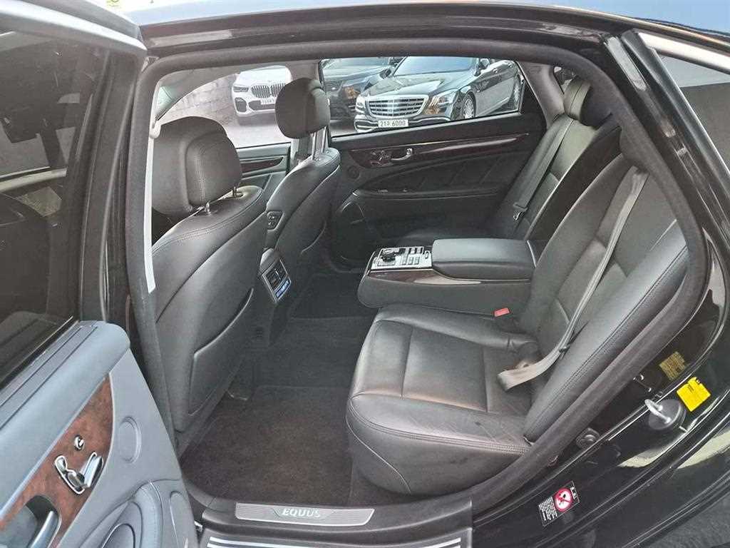 HYUNDAI Equus - Vista 7