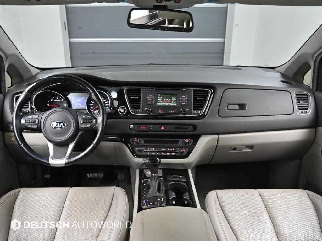 KIA Carnival - Vista 7