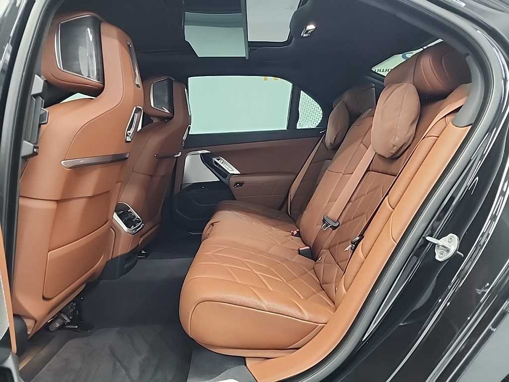 BMW 7 Series - Vista 12