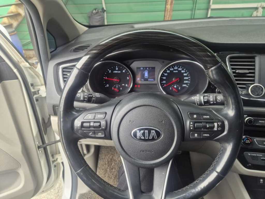 KIA Carnival - Vista 7