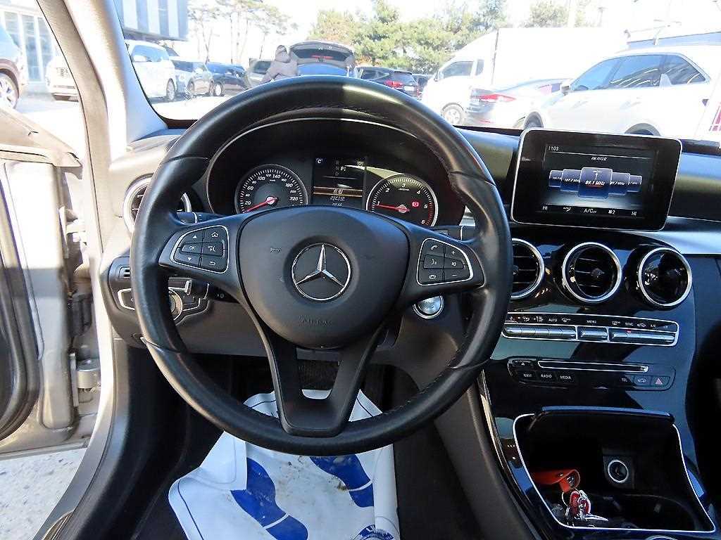 Mercedes Benz C Class - Vista 8