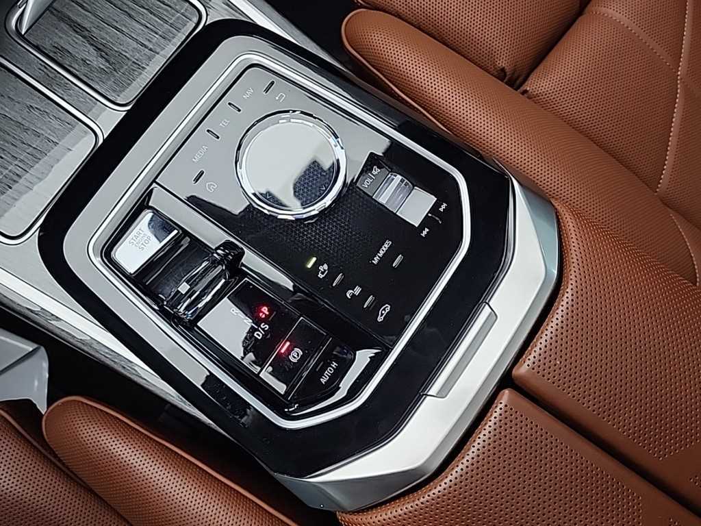 BMW 7 Series - Vista 8