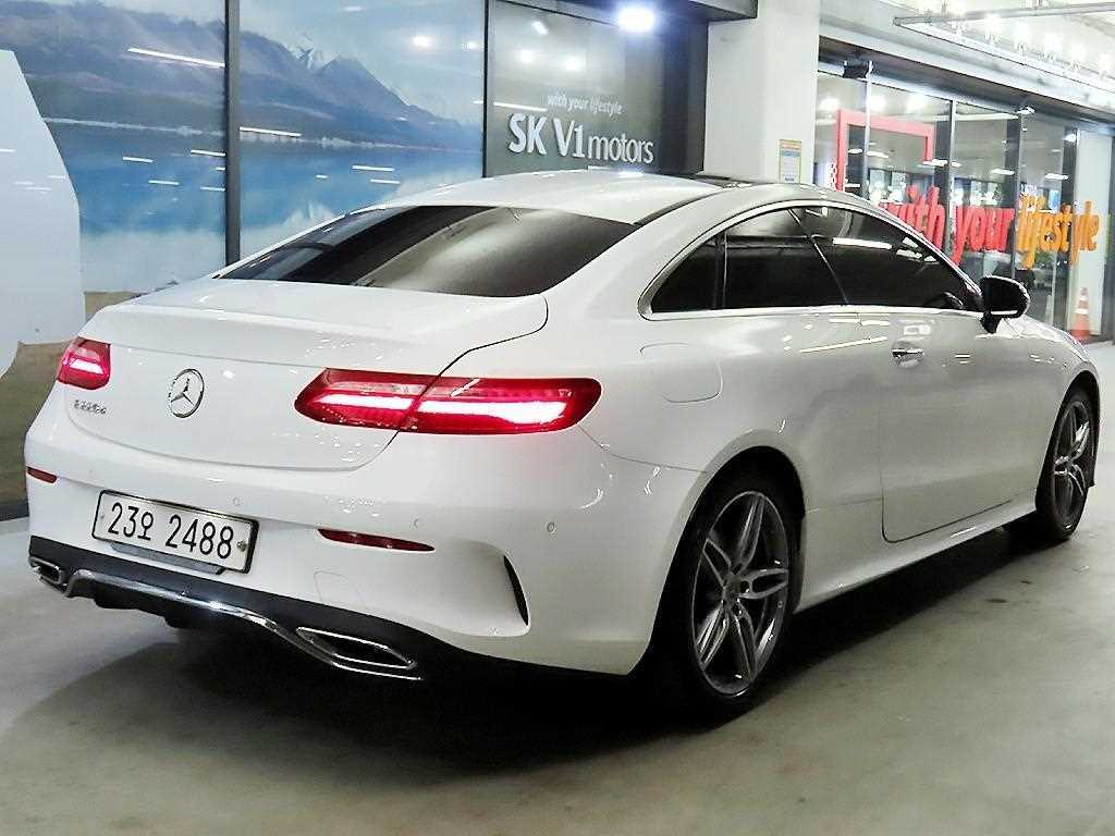 Mercedes Benz E class - Vista 5