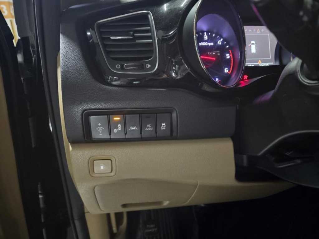 KIA Carnival - Vista 9