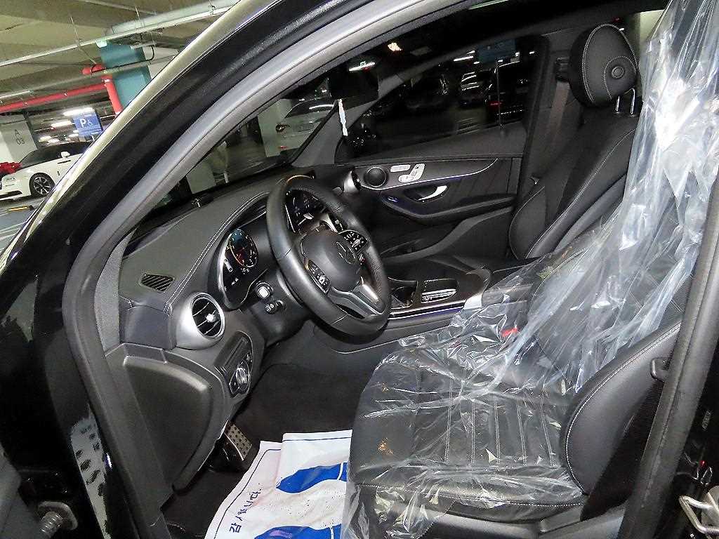 Mercedes Benz GLC Class - Vista 6