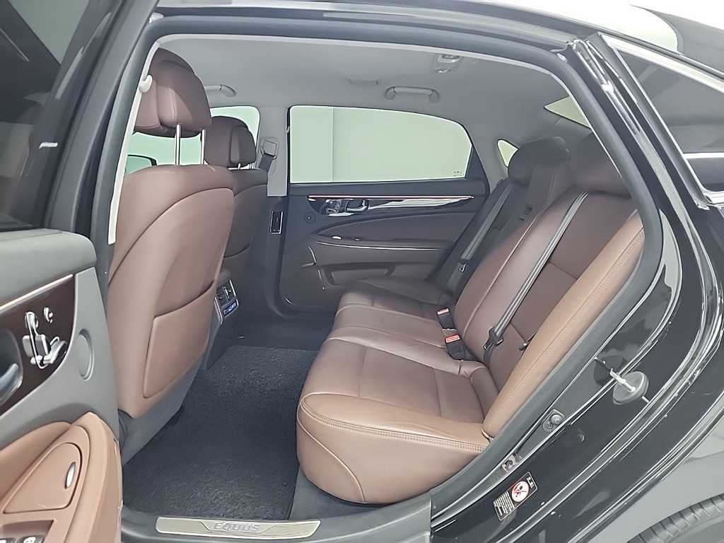 HYUNDAI Equus - Vista 12