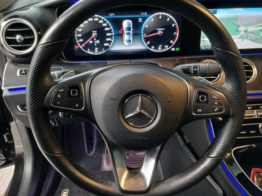 Mercedes Benz E class - Vista 11