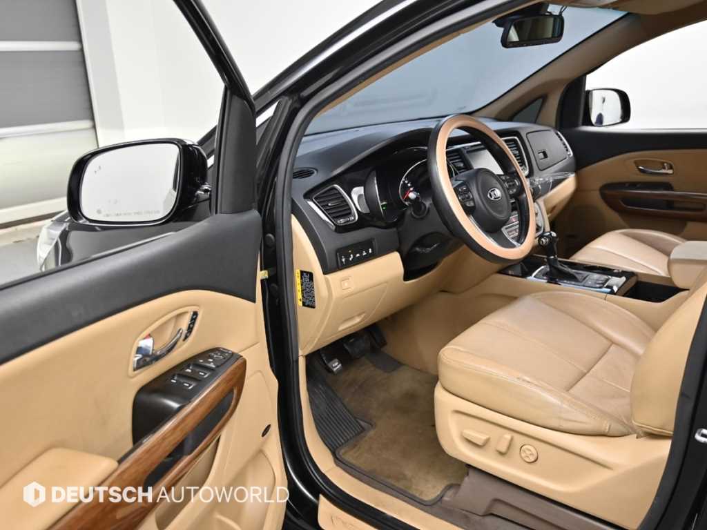 KIA Carnival - Vista 11