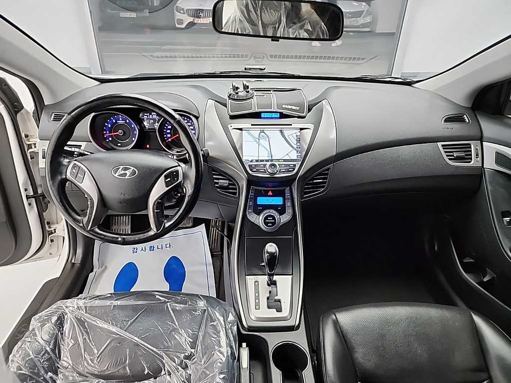 HYUNDAI Avante - Vista 7