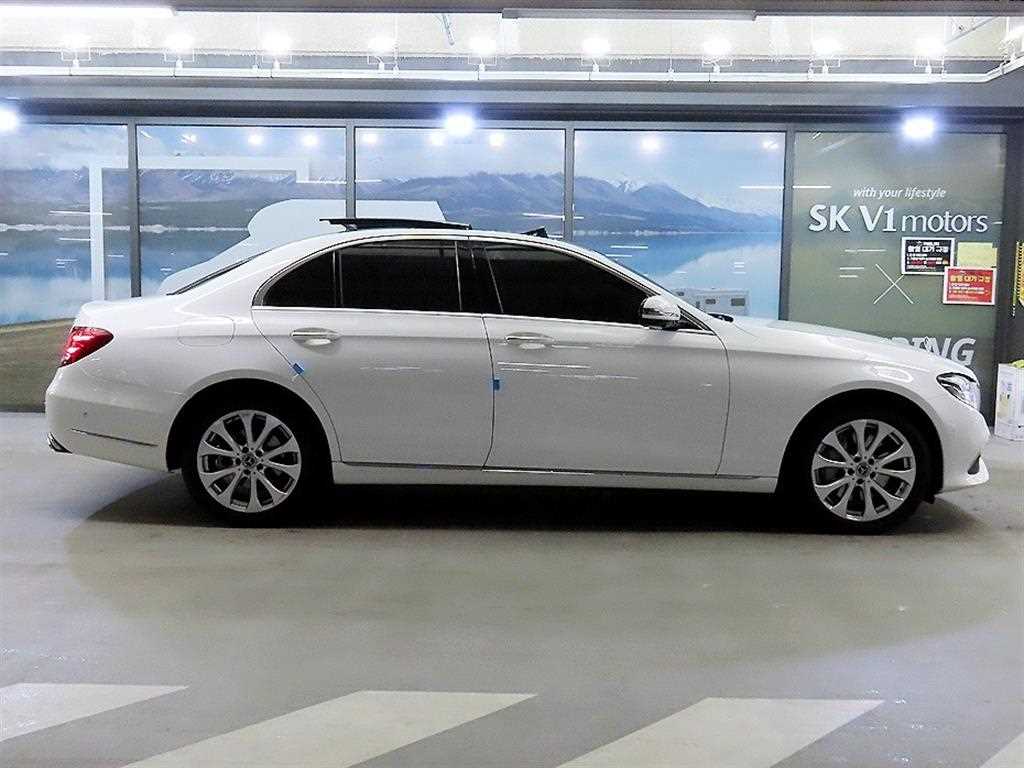 Mercedes Benz E class - Vista 3