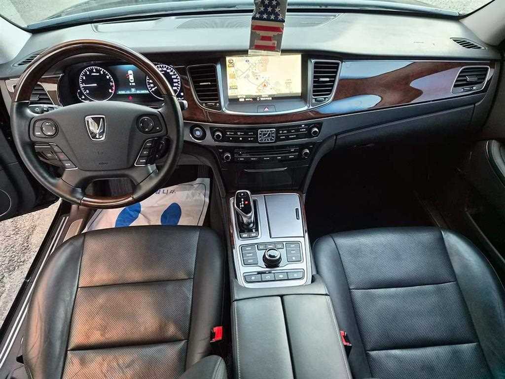 HYUNDAI Equus - Vista 8