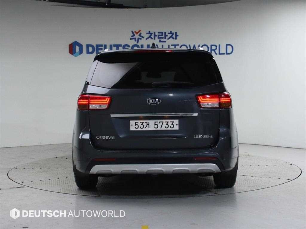 KIA Carnival - Vista 4