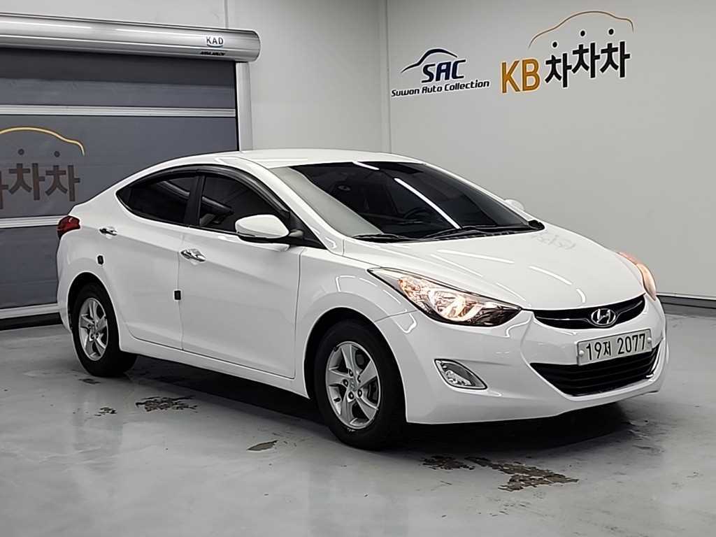 HYUNDAI Avante - Vista 4