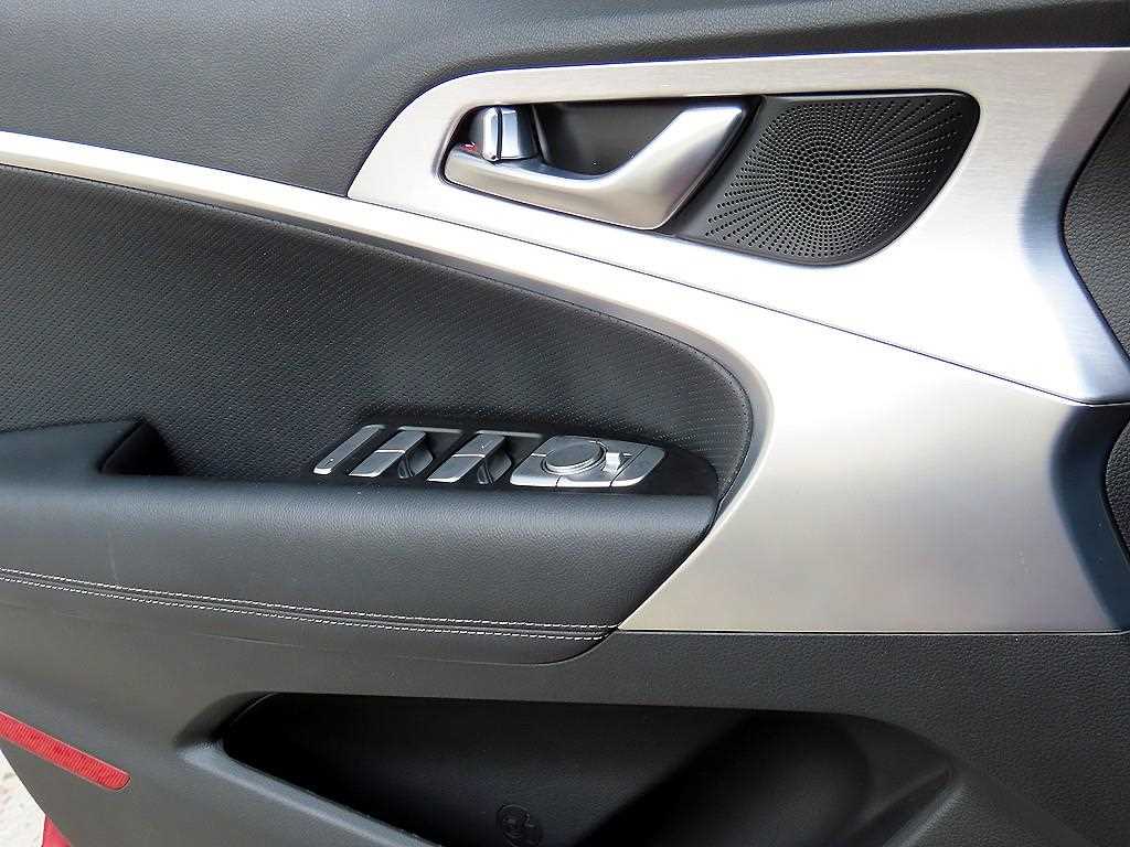 Genesis G70 - Vista 12