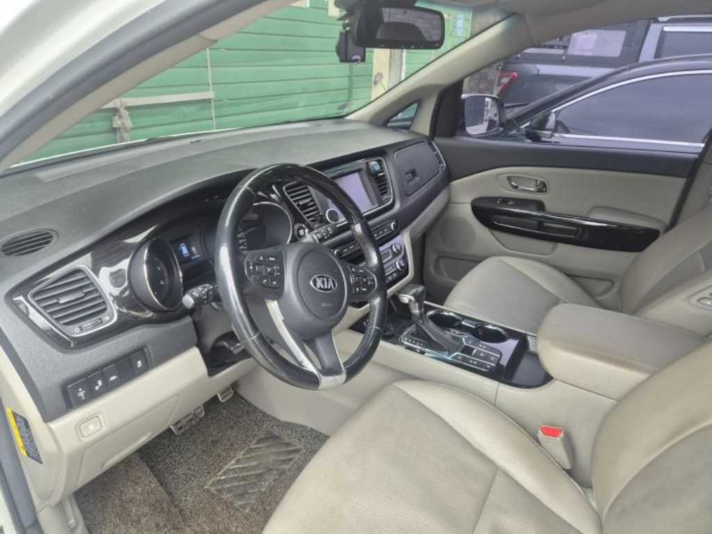 KIA Carnival - Vista 6
