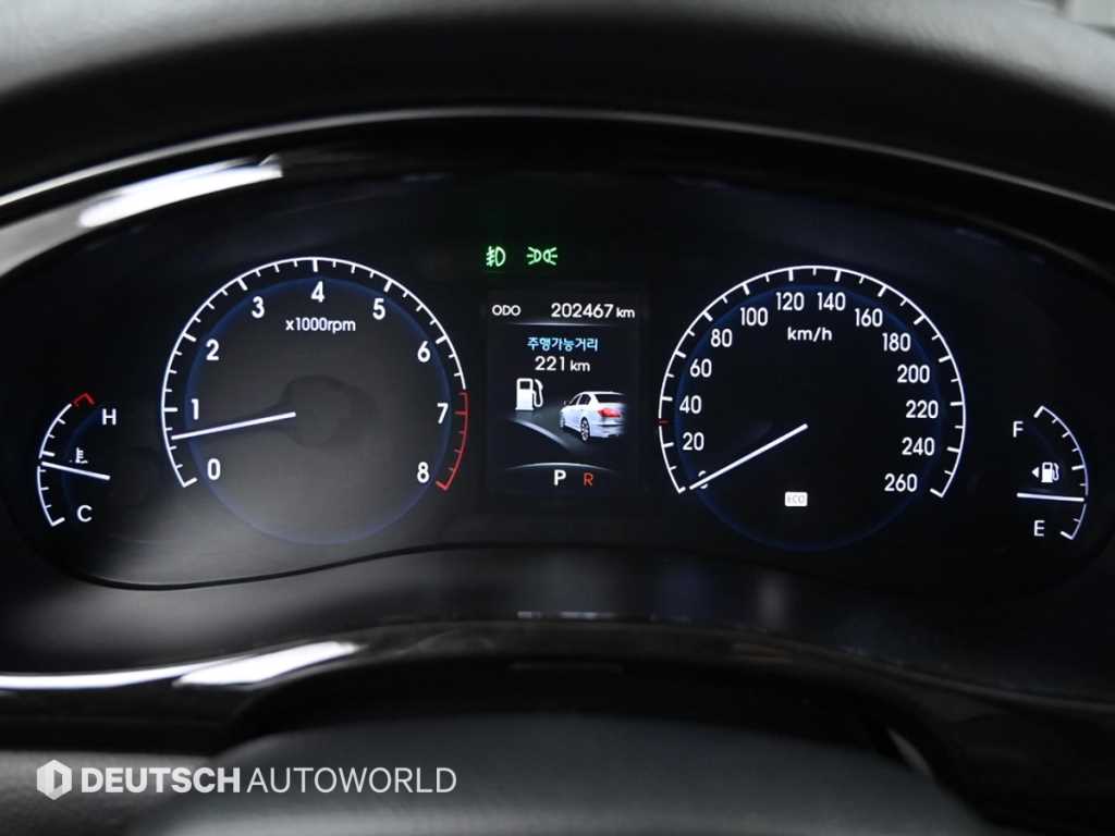 HYUNDAI Genesis - Vista 8