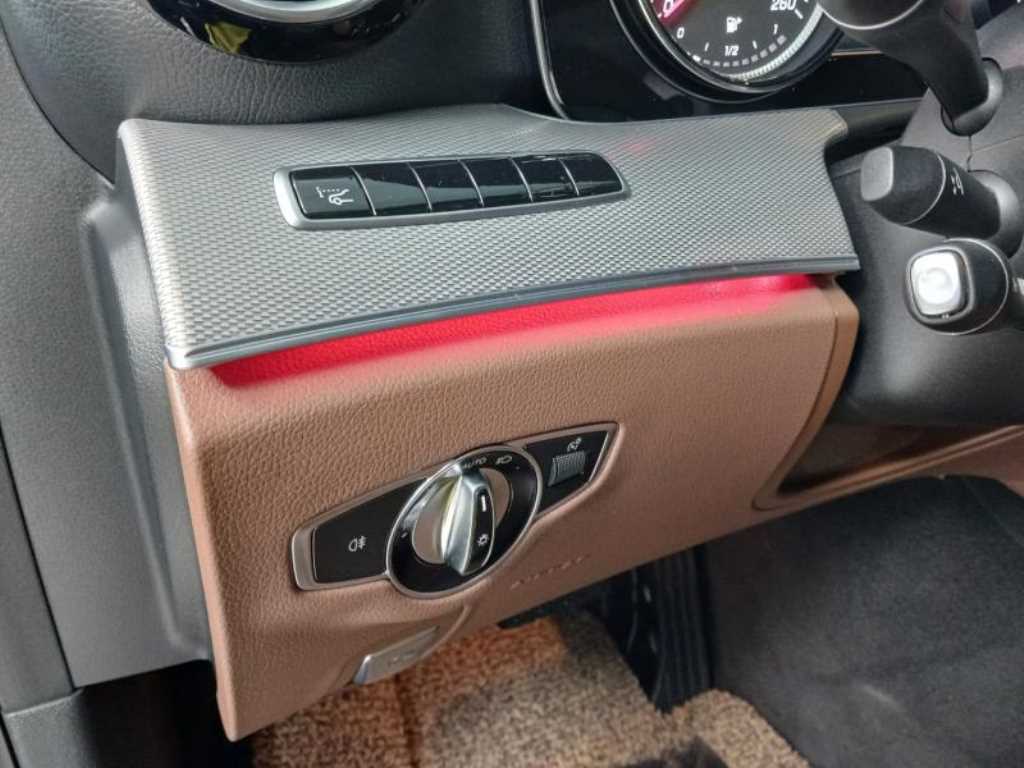 Mercedes Benz E class - Vista 12