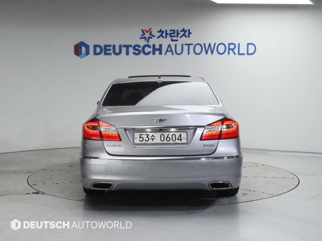 HYUNDAI Genesis - Vista 4