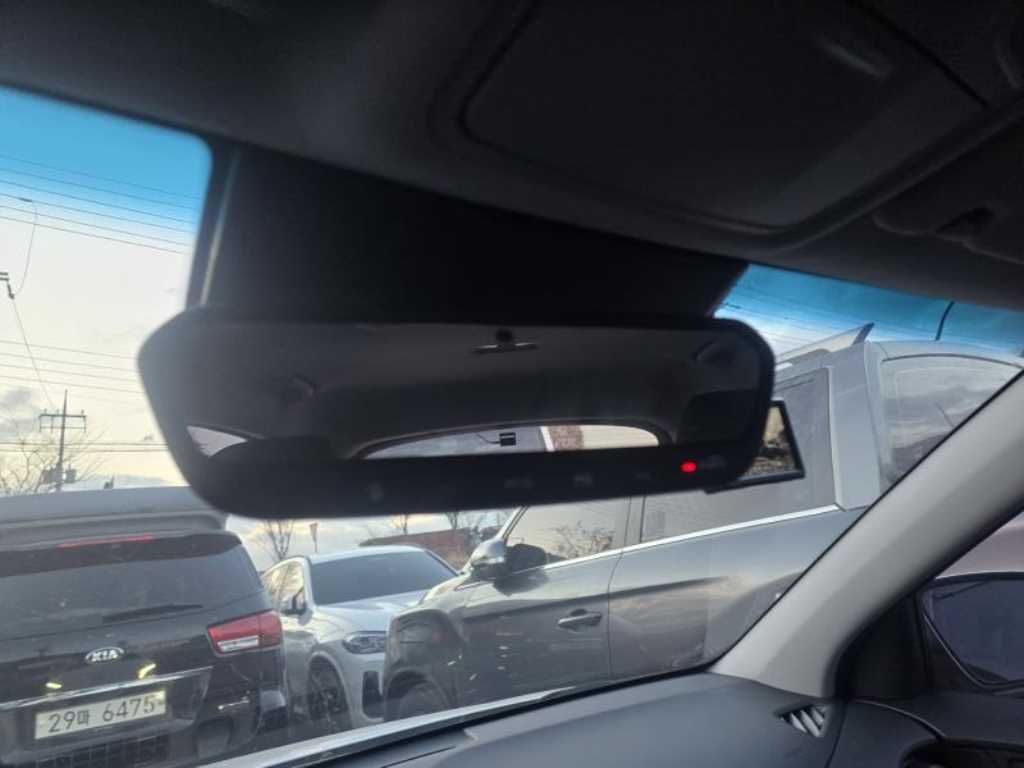 HYUNDAI Kona - Vista 7