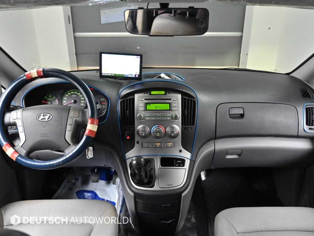 HYUNDAI Starex - Vista 7