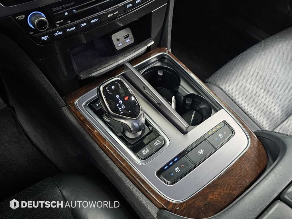 HYUNDAI Equus - Vista 9