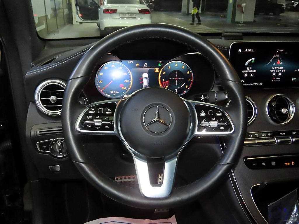 Mercedes Benz GLC Class - Vista 8