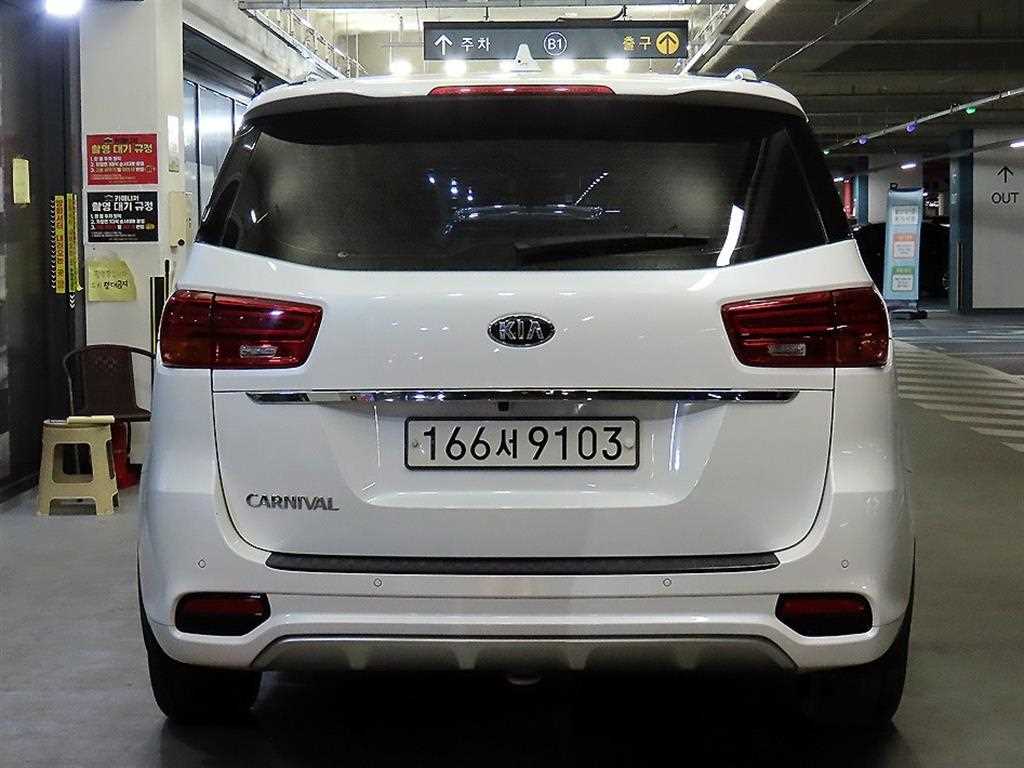 KIA Carnival - Vista 5